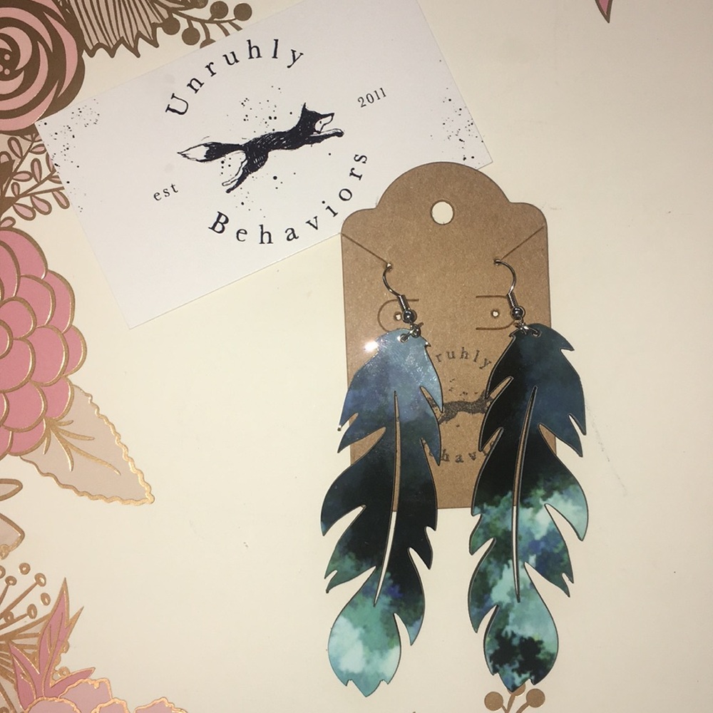 Wooden Feather earrings. Handmade. 💙